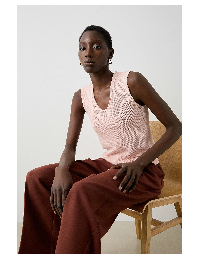 TOP DE MALHA VISCOSE SEM MANGAS