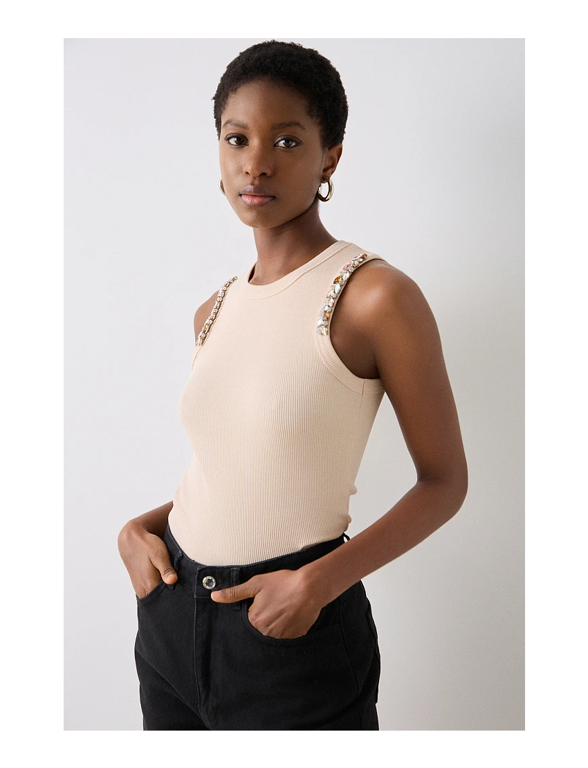 TOP SLINGLETE CANELADO COM PEDRARIAS