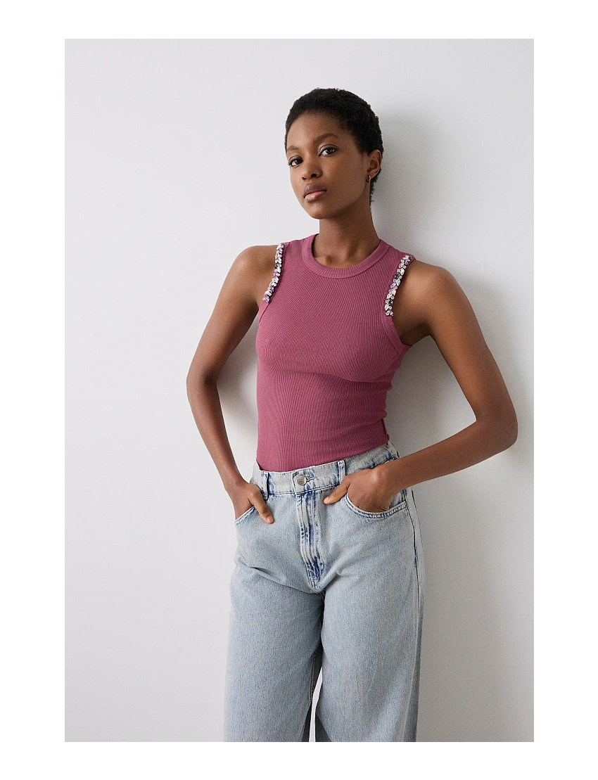 TOP SINGLETE CANELADO COM PEDRARIAS