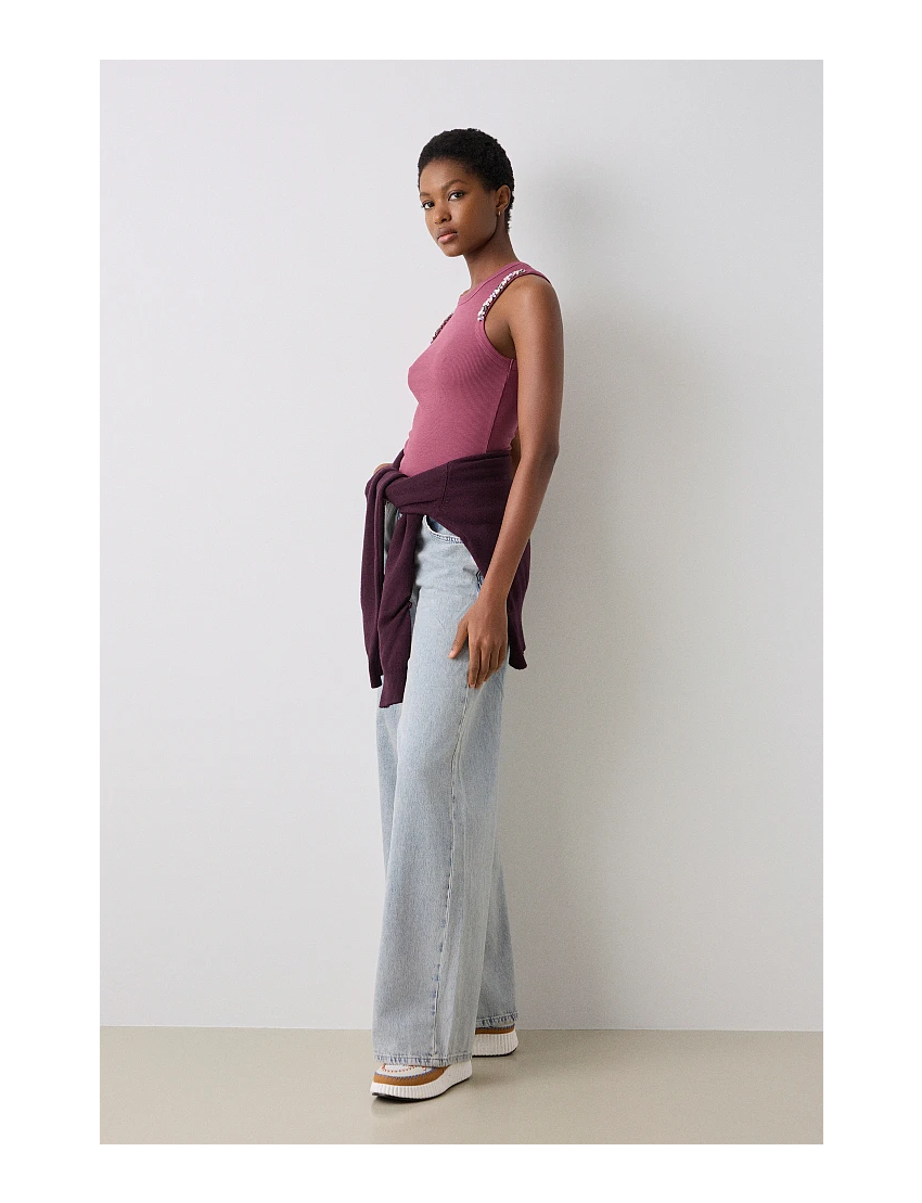 TOP SINGLETE CANELADO COM PEDRARIAS