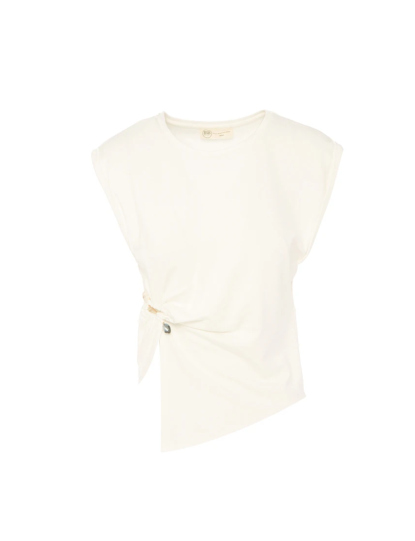 TSHIRT MANGA CURTA COM FENDA E ARO DECORATIVO