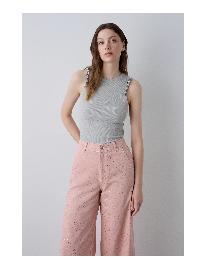 TOP SINGLETE CANELADO GREY COM PEDRARIAS