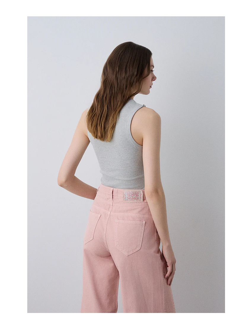 TOP SINGLETE CANELADO GREY COM PEDRARIAS