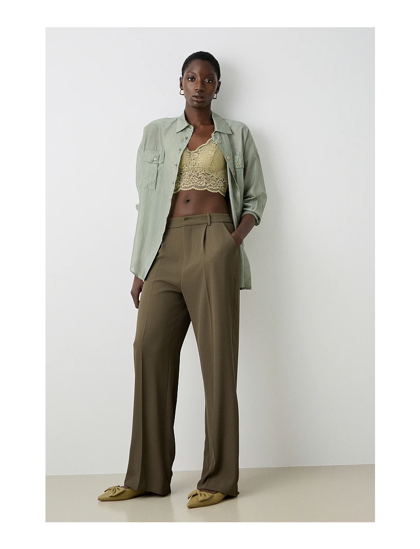 BUSTIER DE RENDA COM COPA