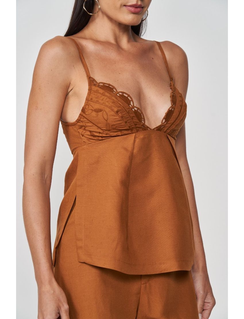 TOP COM LINHO TERRACOTA COM BORDADO