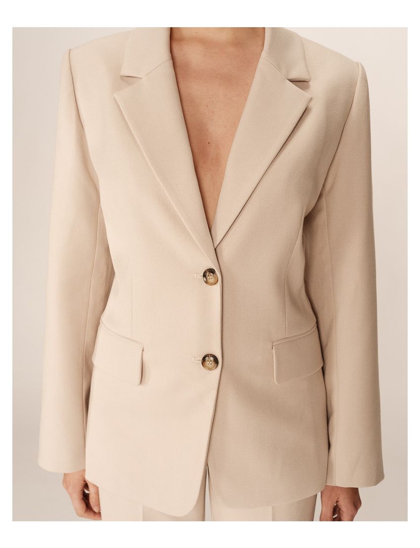 BLAZER REGULAR DE LAPELAS MANGAS LARGAS