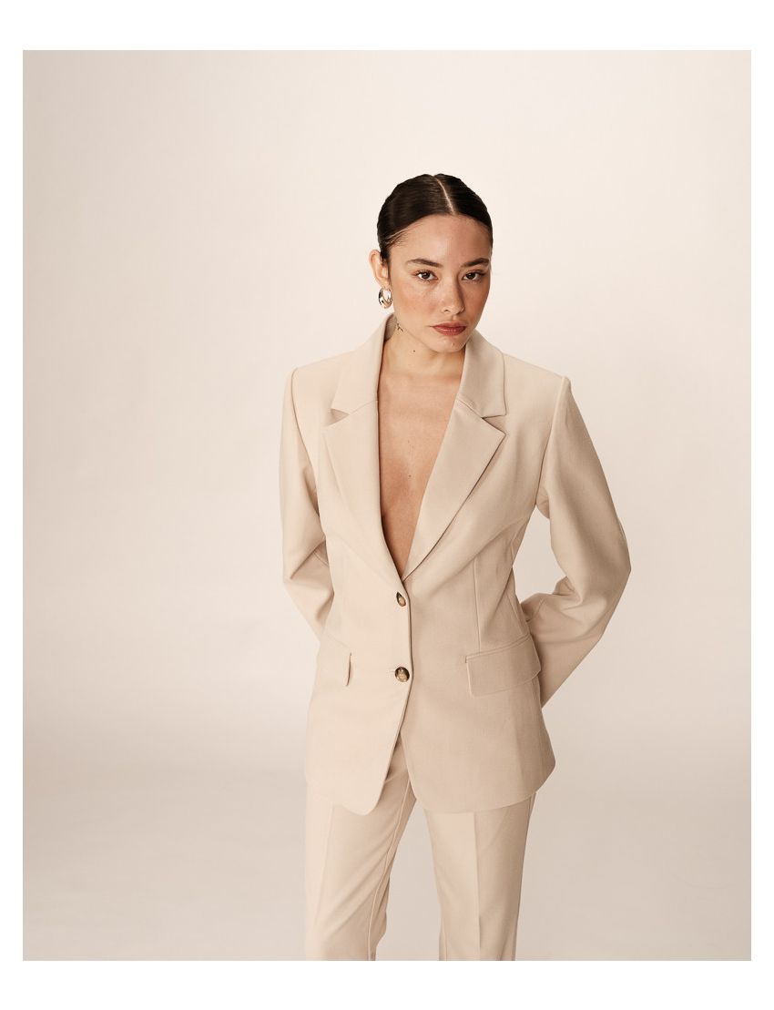 BLAZER REGULAR DE LAPELAS MANGAS LARGAS