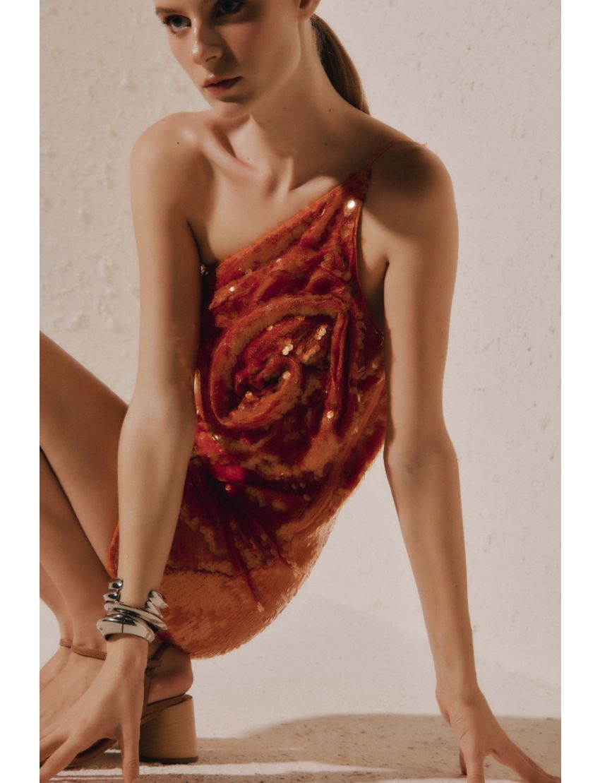 VESTIDO LANTEJOULAS OMBRO COM FLOR