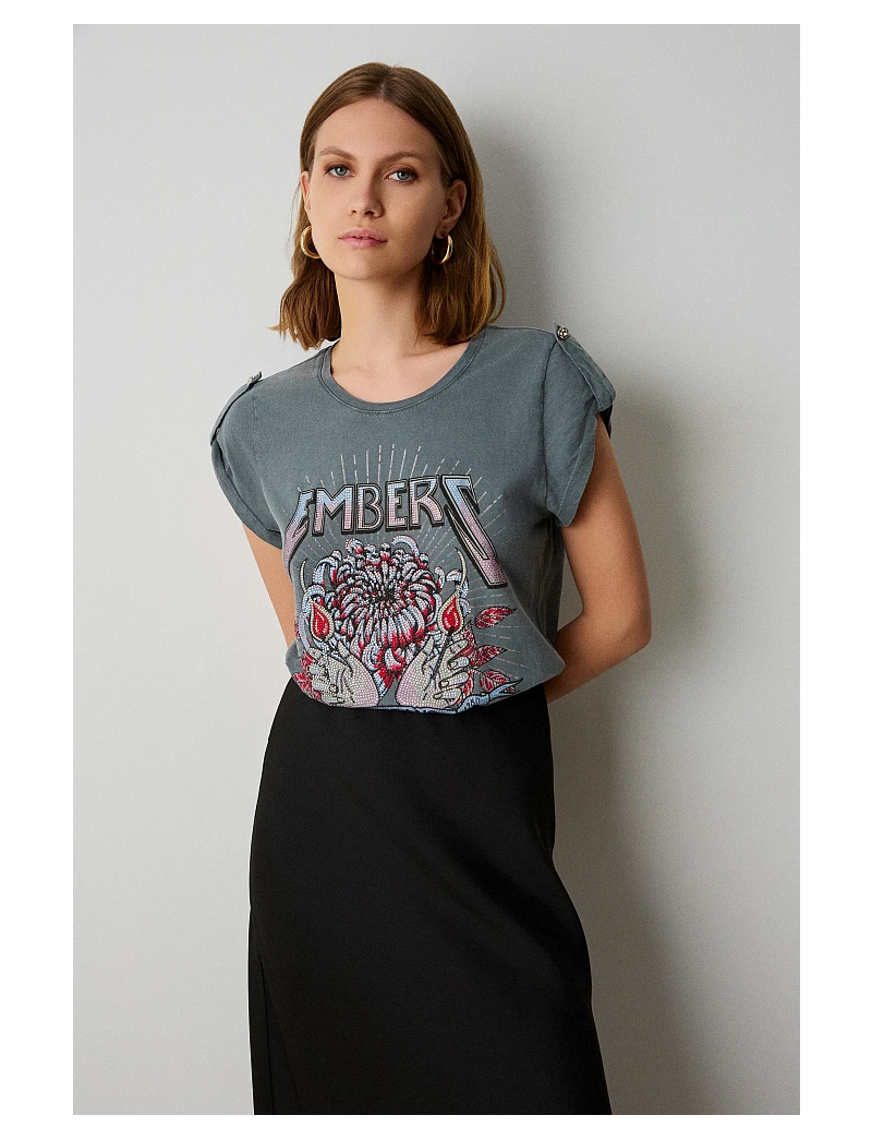 TSHIRT COM ESTAMPA E STRASS ROCKER
