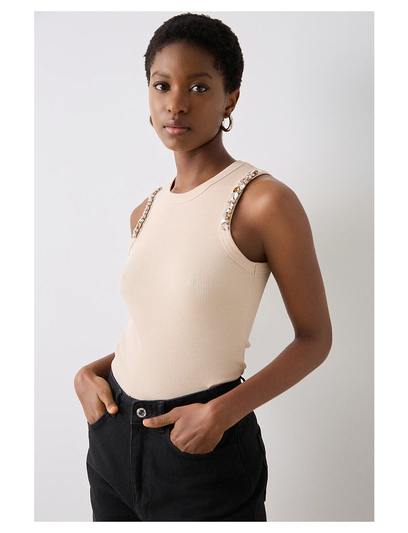 TOP SLINGLETE CANELADO COM PEDRARIAS