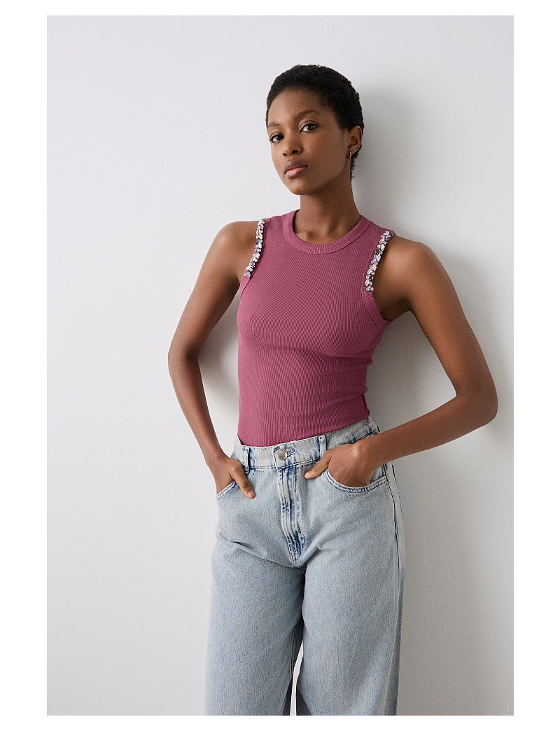 TOP SINGLETE CANELADO COM PEDRARIAS