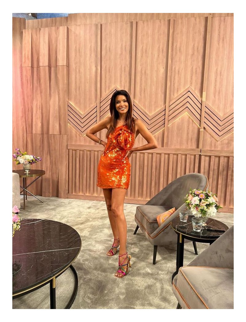 VESTIDO LANTEJOULAS OMBRO COM FLOR