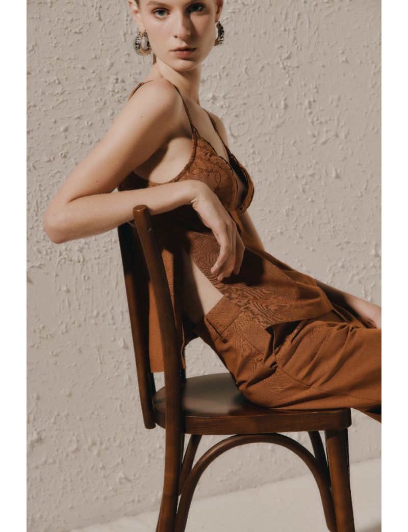 TOP COM LINHO TERRACOTA COM BORDADO